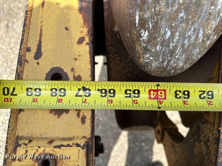 image for item MQ9301 1995 Caterpillar CP433C  single drum vibratory roller