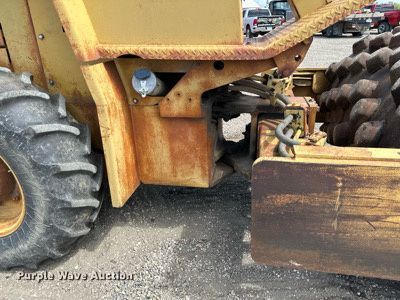 image for item MQ9301 1995 Caterpillar CP433C  single drum vibratory roller