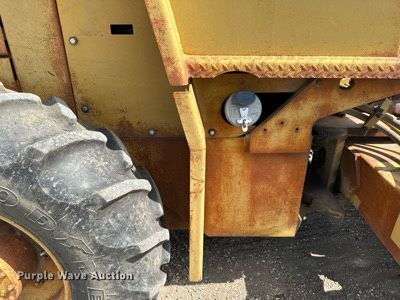 image for item MQ9301 1995 Caterpillar CP433C  single drum vibratory roller