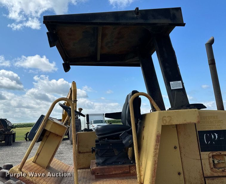 image for item MQ9301 1995 Caterpillar CP433C  single drum vibratory roller