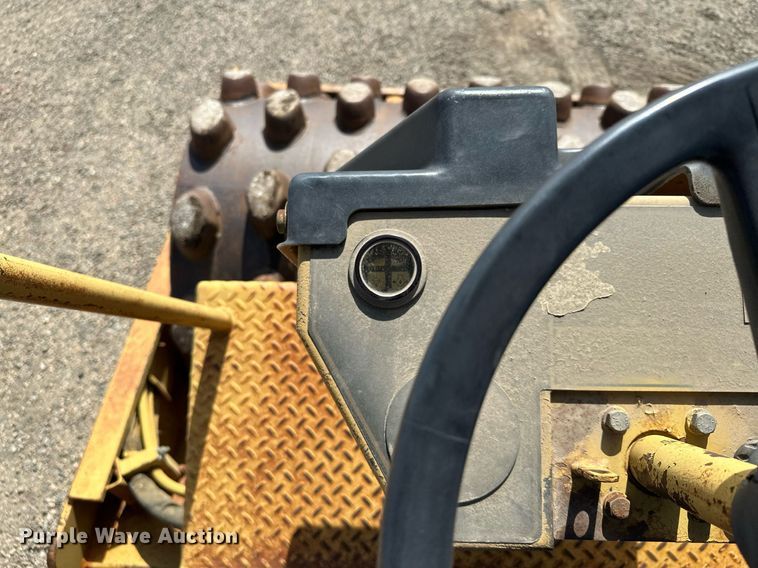 image for item MQ9301 1995 Caterpillar CP433C  single drum vibratory roller