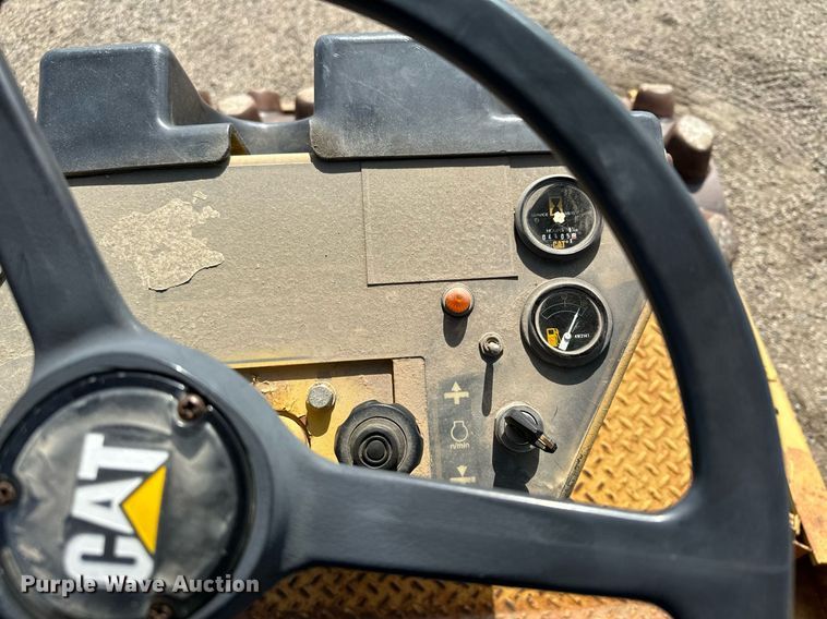 image for item MQ9301 1995 Caterpillar CP433C  single drum vibratory roller