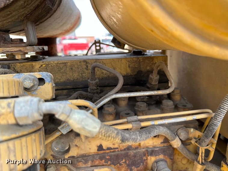 image for item MQ9301 1995 Caterpillar CP433C  single drum vibratory roller