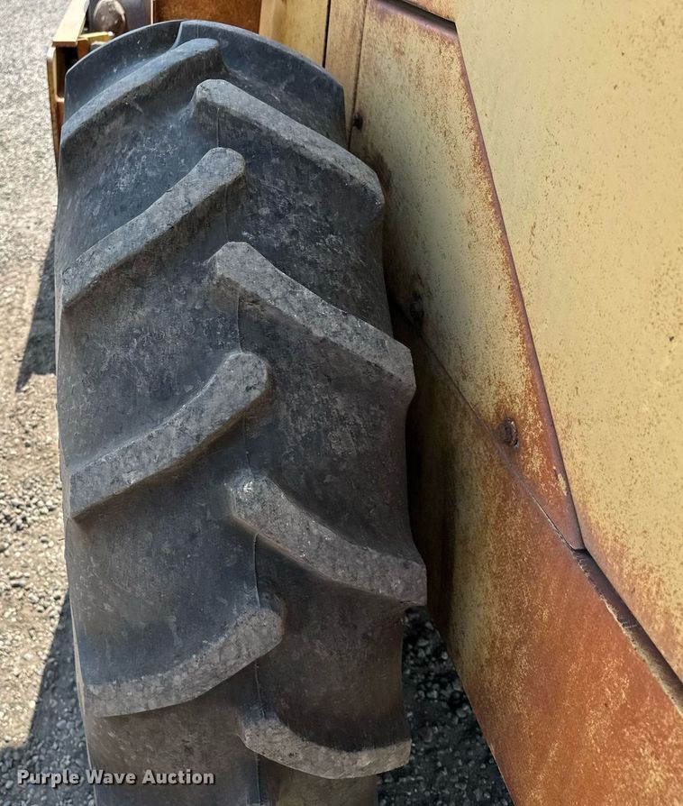 image for item MQ9301 1995 Caterpillar CP433C  single drum vibratory roller