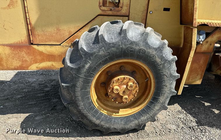 image for item MQ9301 1995 Caterpillar CP433C  single drum vibratory roller