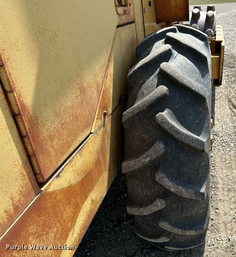 image for item MQ9301 1995 Caterpillar CP433C  single drum vibratory roller