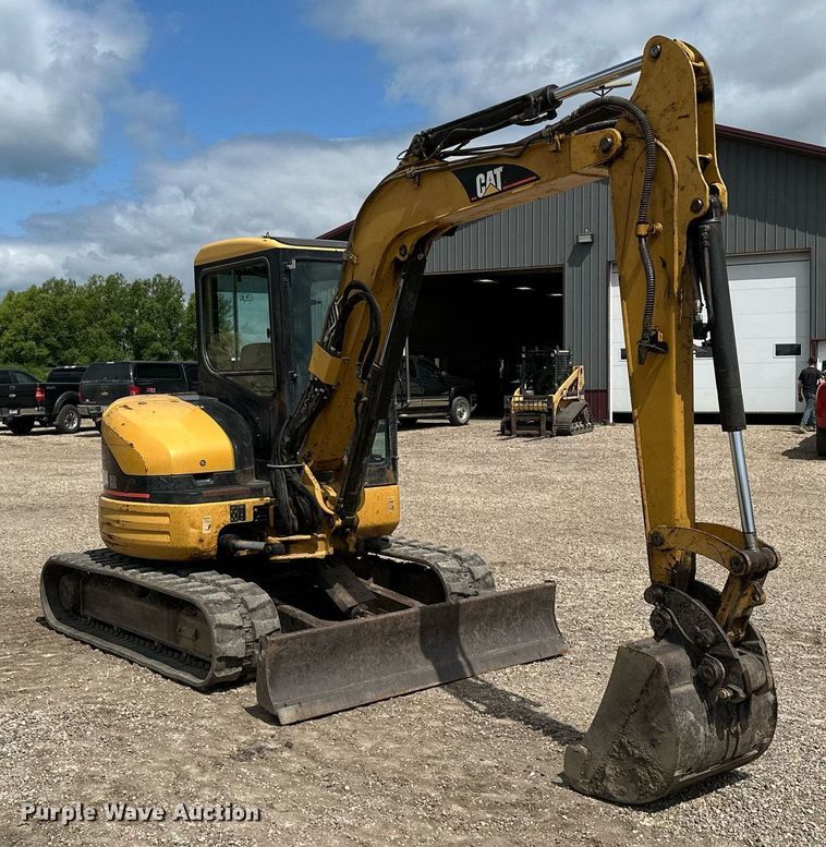 image for item MQ9302 2004 Caterpillar 304CR  mini excavator