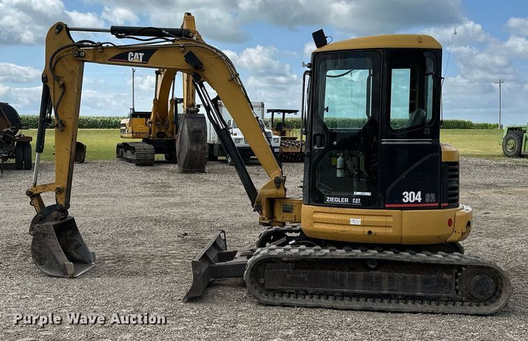 image for item MQ9302 2004 Caterpillar 304CR  mini excavator