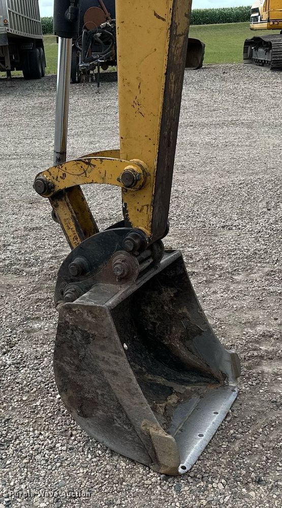 image for item MQ9302 2004 Caterpillar 304CR  mini excavator