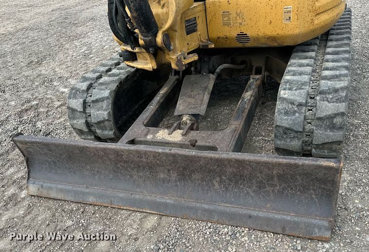 image for item MQ9302 2004 Caterpillar 304CR  mini excavator