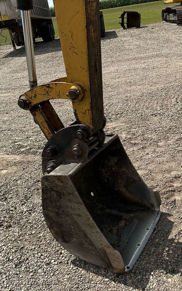 image for item MQ9302 2004 Caterpillar 304CR  mini excavator