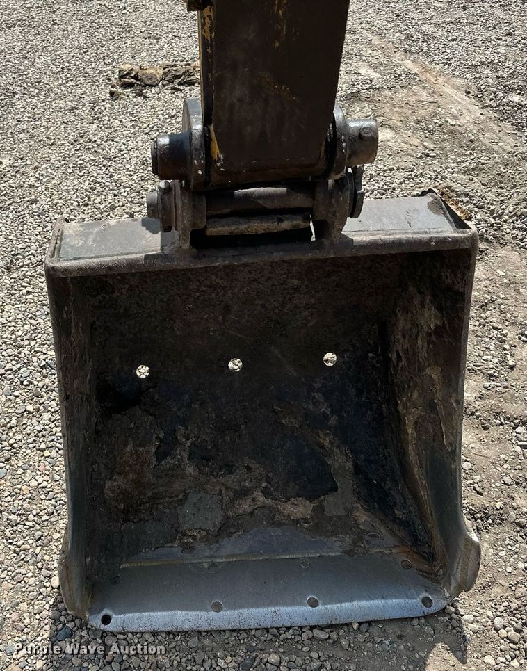 image for item MQ9302 2004 Caterpillar 304CR  mini excavator