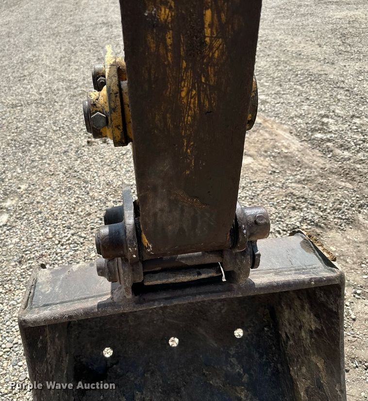 image for item MQ9302 2004 Caterpillar 304CR  mini excavator