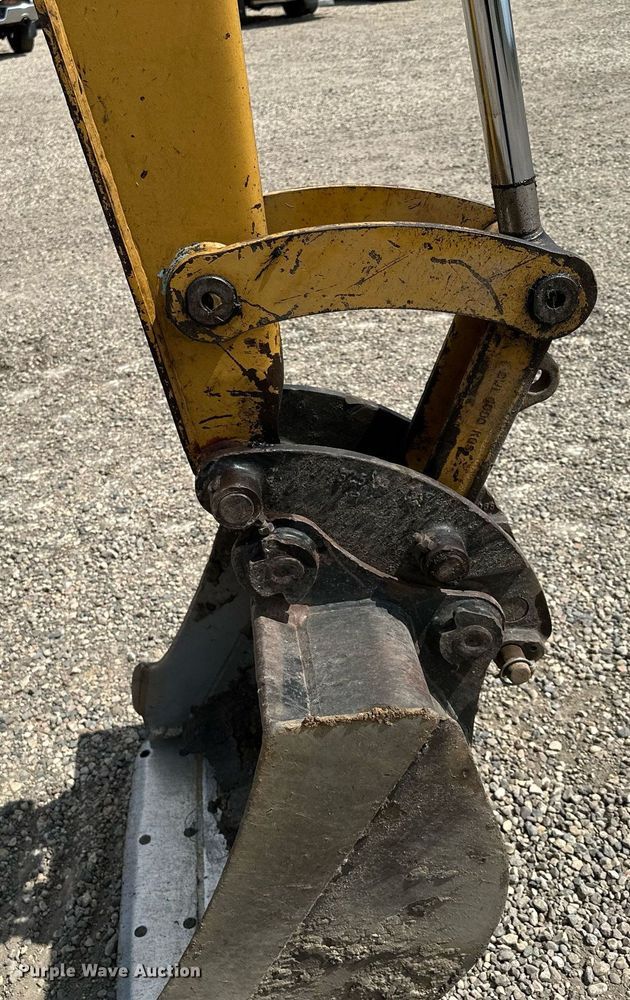 image for item MQ9302 2004 Caterpillar 304CR  mini excavator