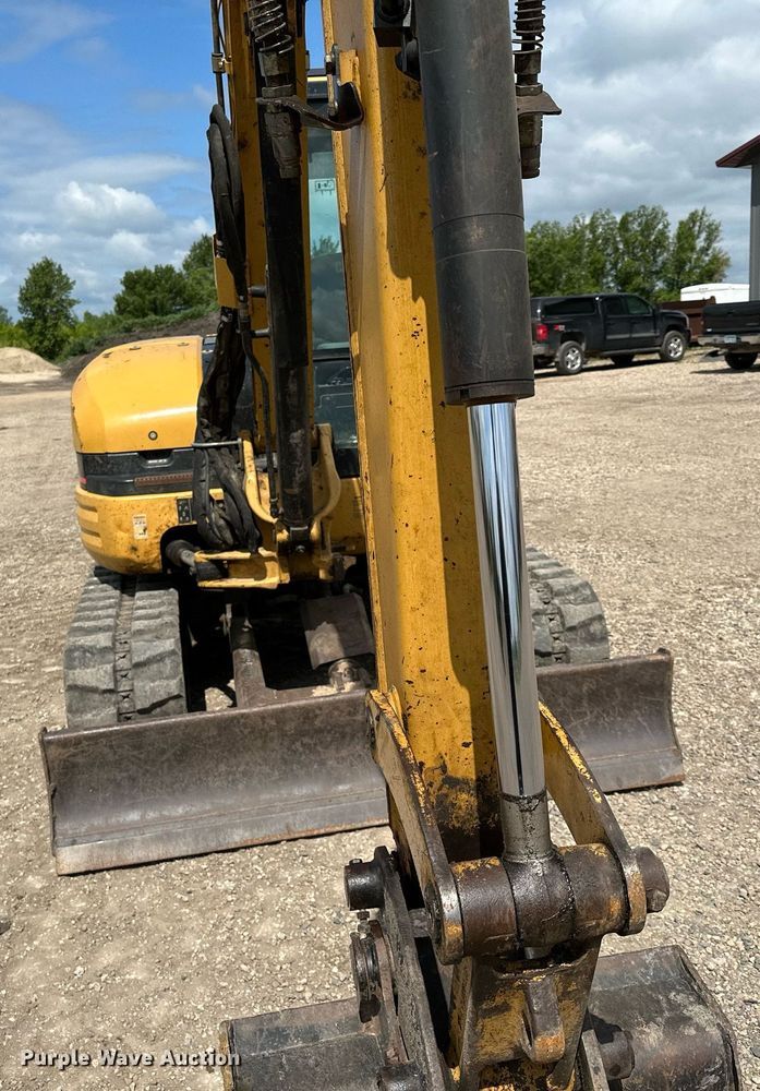 image for item MQ9302 2004 Caterpillar 304CR  mini excavator