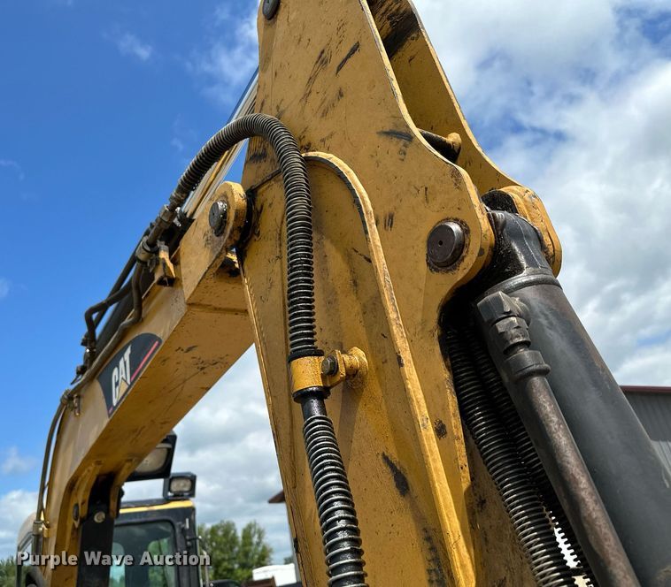 image for item MQ9302 2004 Caterpillar 304CR  mini excavator