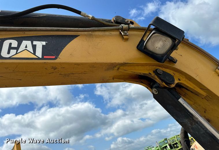 image for item MQ9302 2004 Caterpillar 304CR  mini excavator