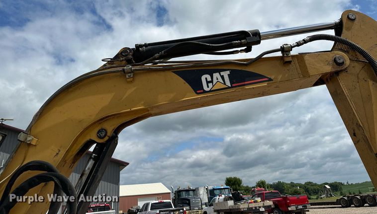 image for item MQ9302 2004 Caterpillar 304CR  mini excavator