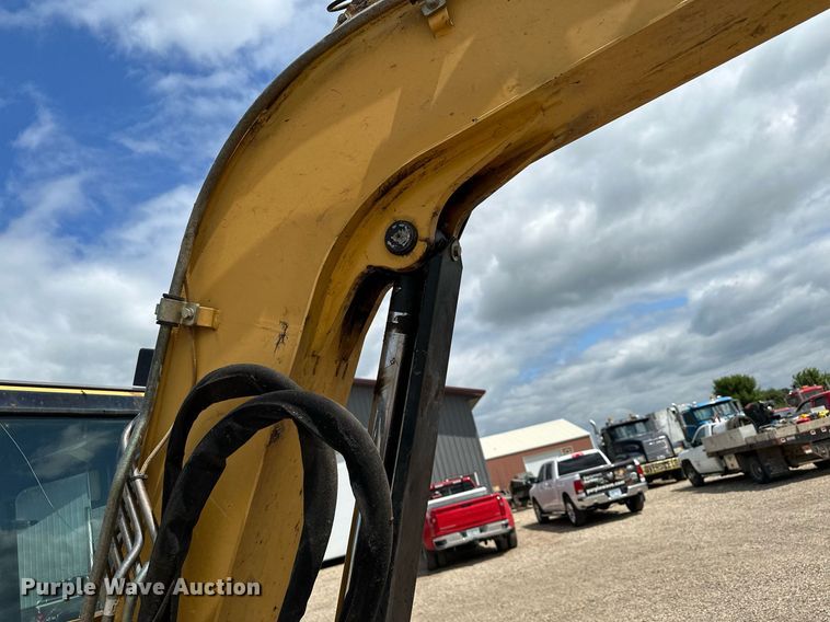 image for item MQ9302 2004 Caterpillar 304CR  mini excavator