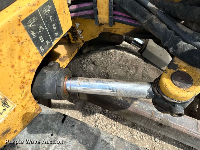 image for item MQ9302 2004 Caterpillar 304CR  mini excavator