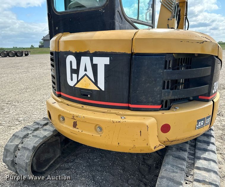 image for item MQ9302 2004 Caterpillar 304CR  mini excavator