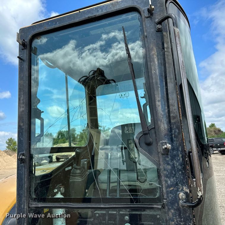 image for item MQ9302 2004 Caterpillar 304CR  mini excavator
