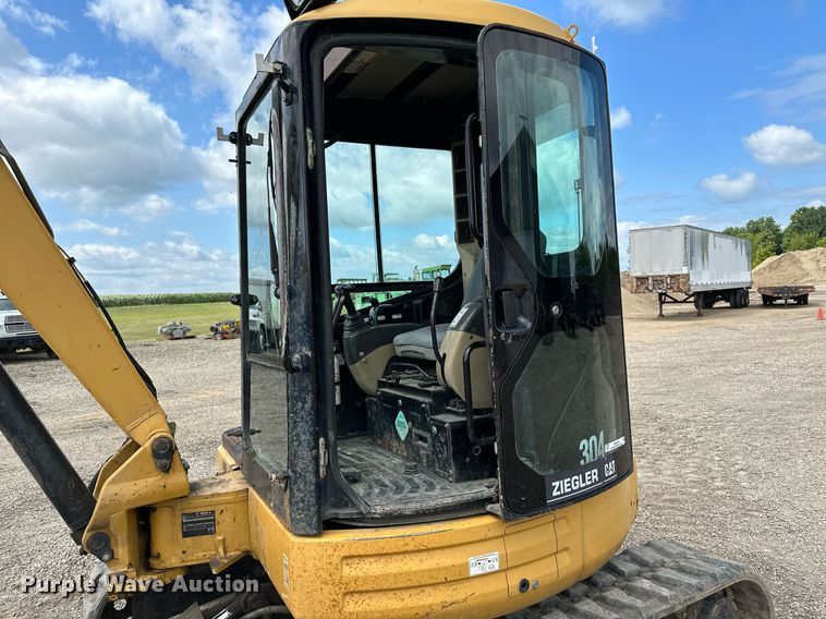 image for item MQ9302 2004 Caterpillar 304CR  mini excavator