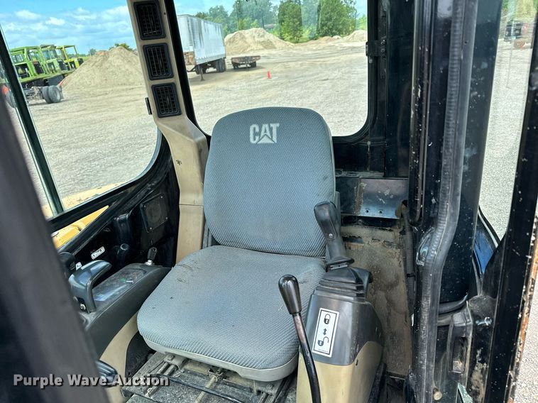 image for item MQ9302 2004 Caterpillar 304CR  mini excavator