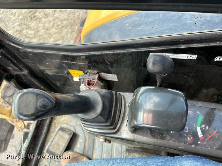 image for item MQ9302 2004 Caterpillar 304CR  mini excavator