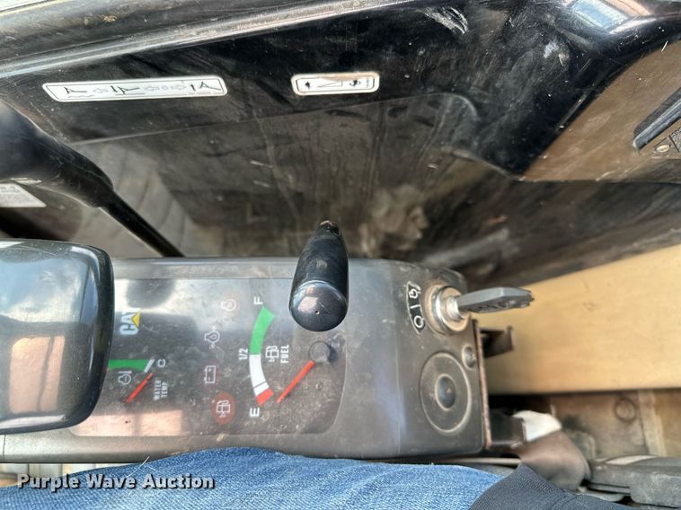 image for item MQ9302 2004 Caterpillar 304CR  mini excavator