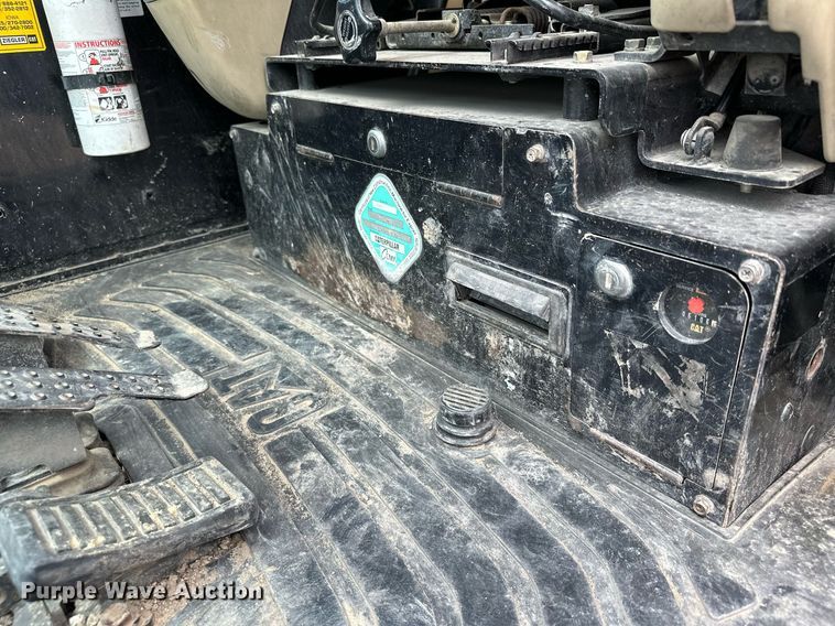 image for item MQ9302 2004 Caterpillar 304CR  mini excavator