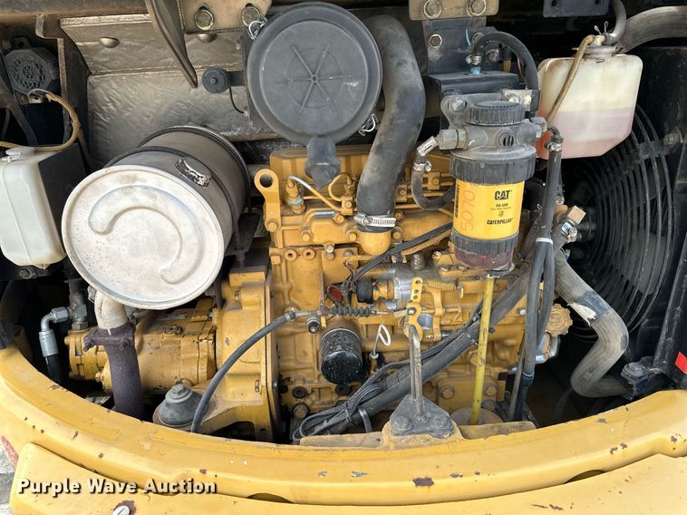 image for item MQ9302 2004 Caterpillar 304CR  mini excavator