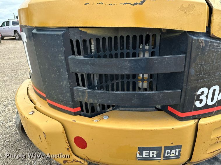 image for item MQ9302 2004 Caterpillar 304CR  mini excavator