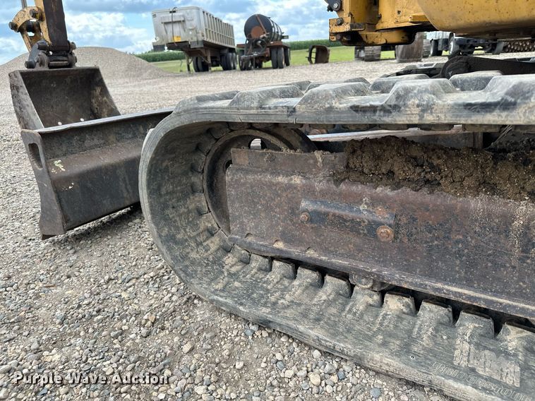 image for item MQ9302 2004 Caterpillar 304CR  mini excavator