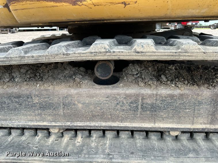 image for item MQ9302 2004 Caterpillar 304CR  mini excavator