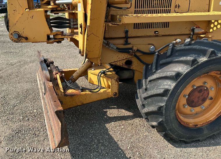 image for item MQ9309 1999 Case 860 Turbo  cable plow