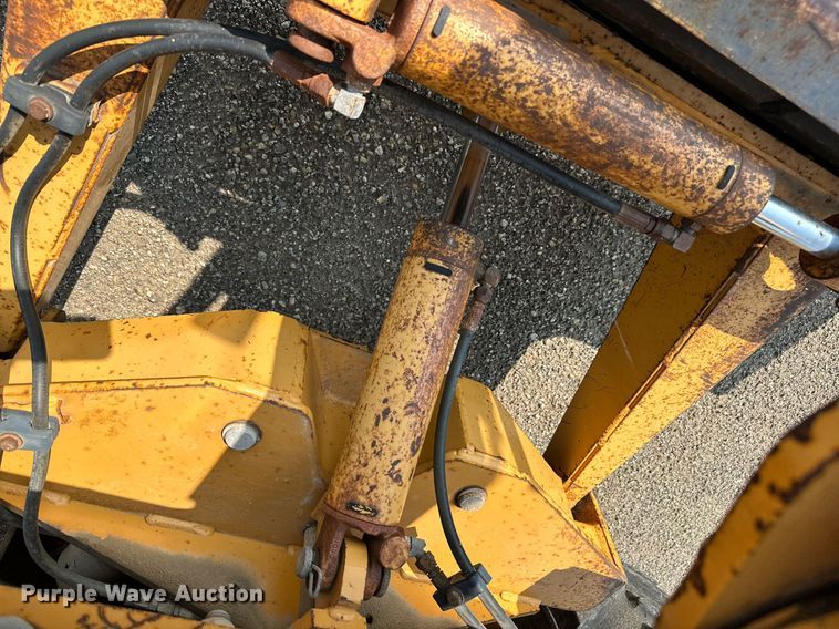 image for item MQ9309 1999 Case 860 Turbo  cable plow