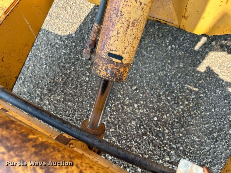 image for item MQ9309 1999 Case 860 Turbo  cable plow