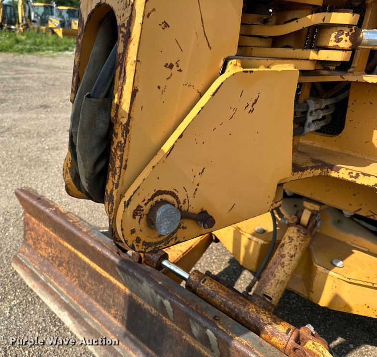 image for item MQ9309 1999 Case 860 Turbo  cable plow