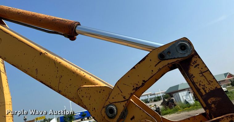 image for item MQ9309 1999 Case 860 Turbo  cable plow