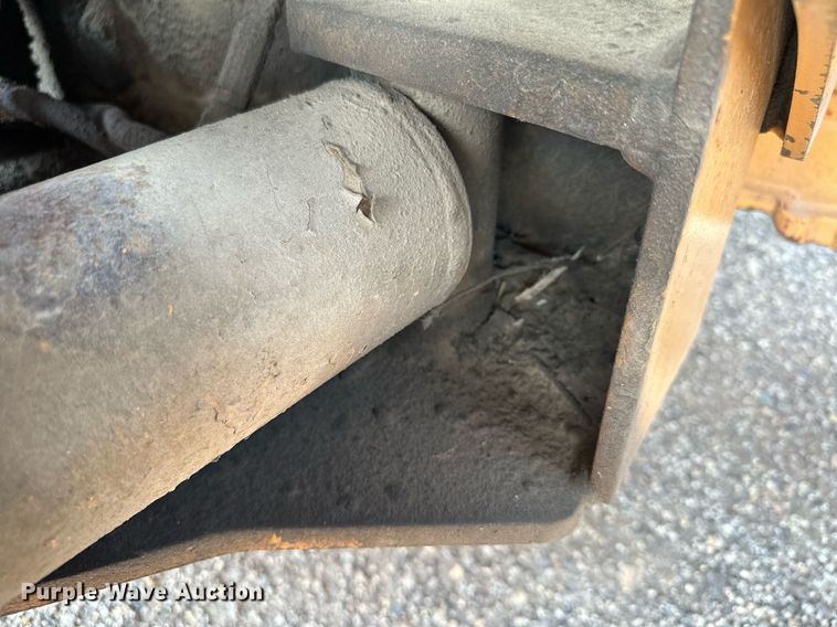 image for item MQ9309 1999 Case 860 Turbo  cable plow