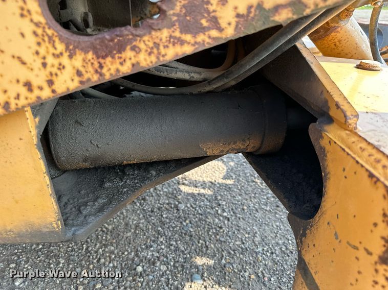 image for item MQ9309 1999 Case 860 Turbo  cable plow