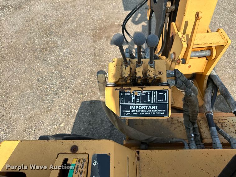 image for item MQ9309 1999 Case 860 Turbo  cable plow