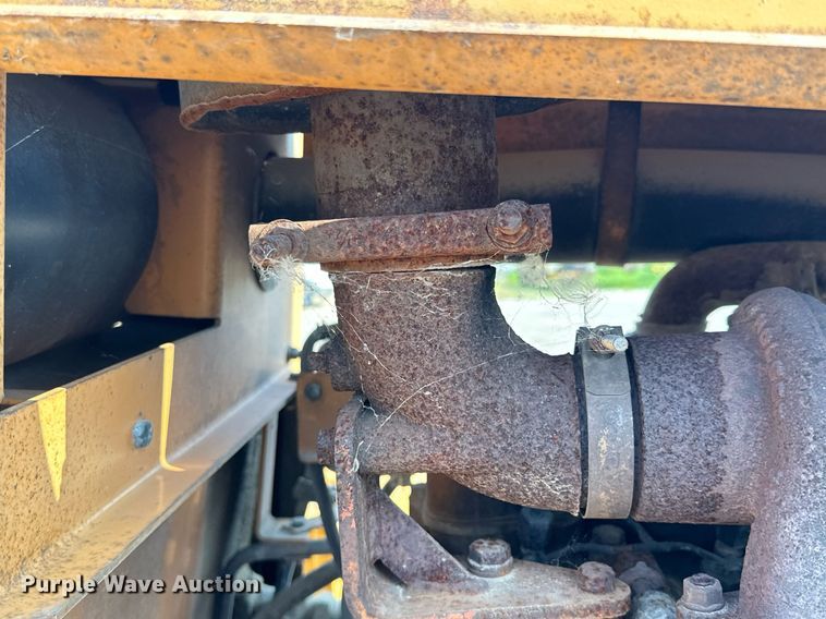 image for item MQ9309 1999 Case 860 Turbo  cable plow