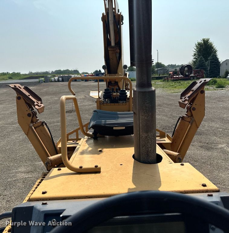 image for item MQ9309 1999 Case 860 Turbo  cable plow