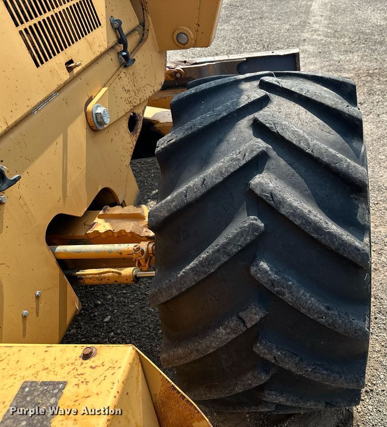 image for item MQ9309 1999 Case 860 Turbo  cable plow