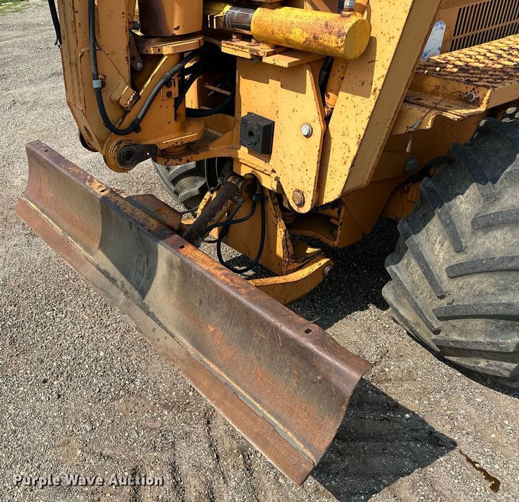 image for item MQ9310 2001 Case 660  trencher