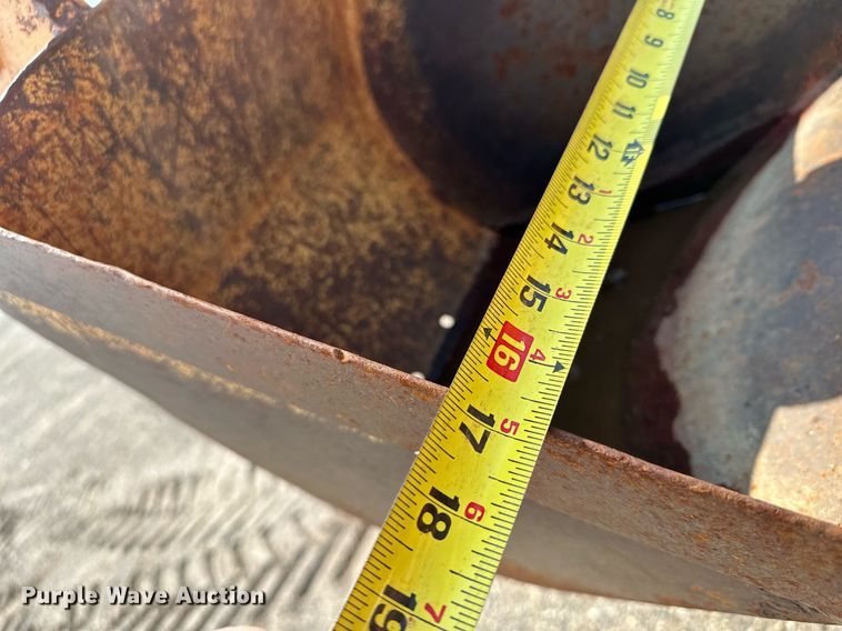 image for item MQ9310 2001 Case 660  trencher