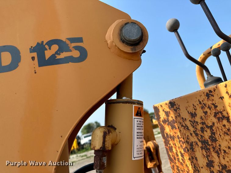 image for item MQ9310 2001 Case 660  trencher