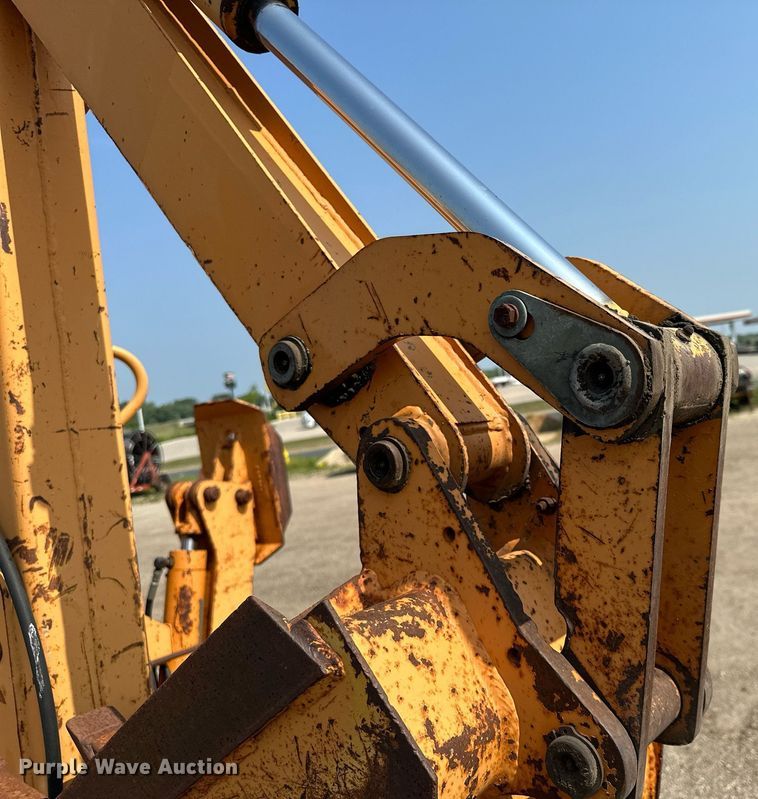 image for item MQ9310 2001 Case 660  trencher